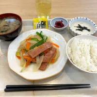 寮の朝ごはん😋|すかラインさん