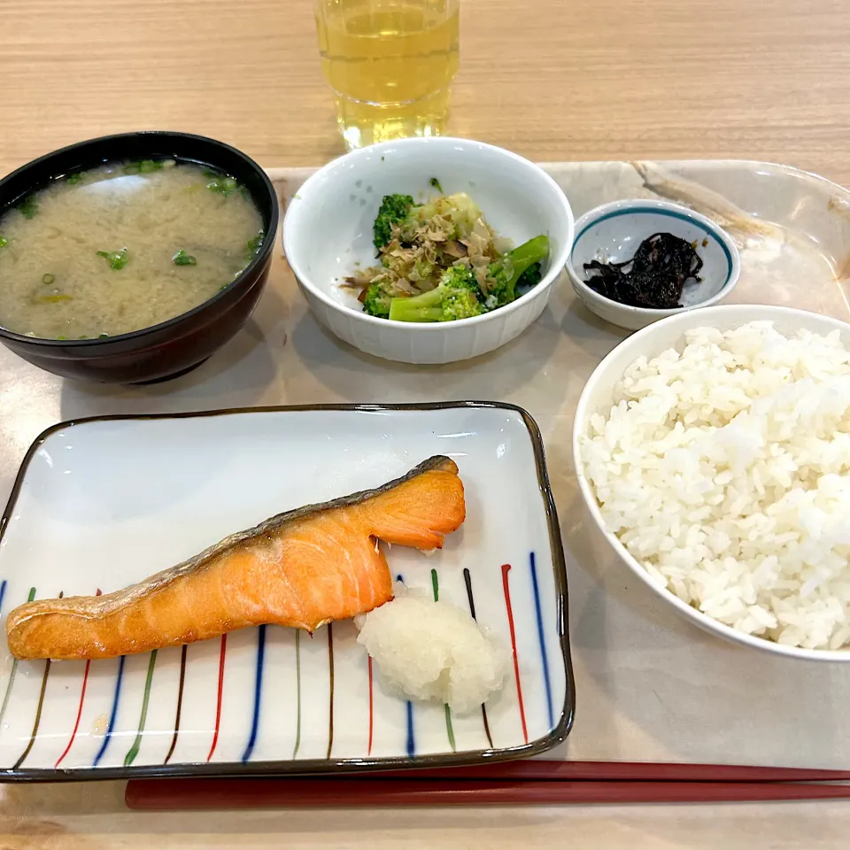 寮の朝ごはん😋|すかラインさん