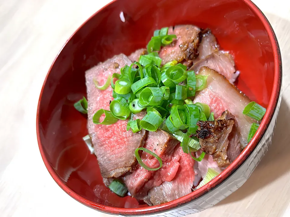 ローストビーフ丼|たかさん