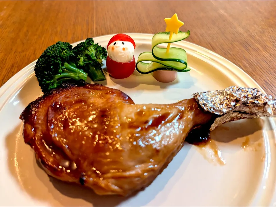 ローストチキンとミニトマトのサンタ、きゅうりのツリー|きょうちゃんさん