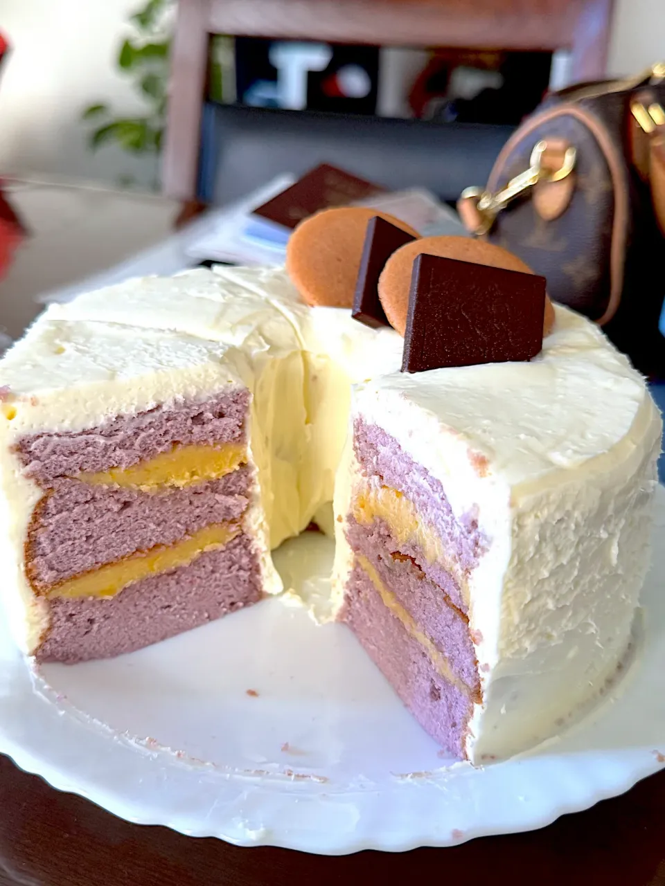 Purple Yum Chiffon with Yema filling covered with Creamcheese frosting|Laarni Nabongさん