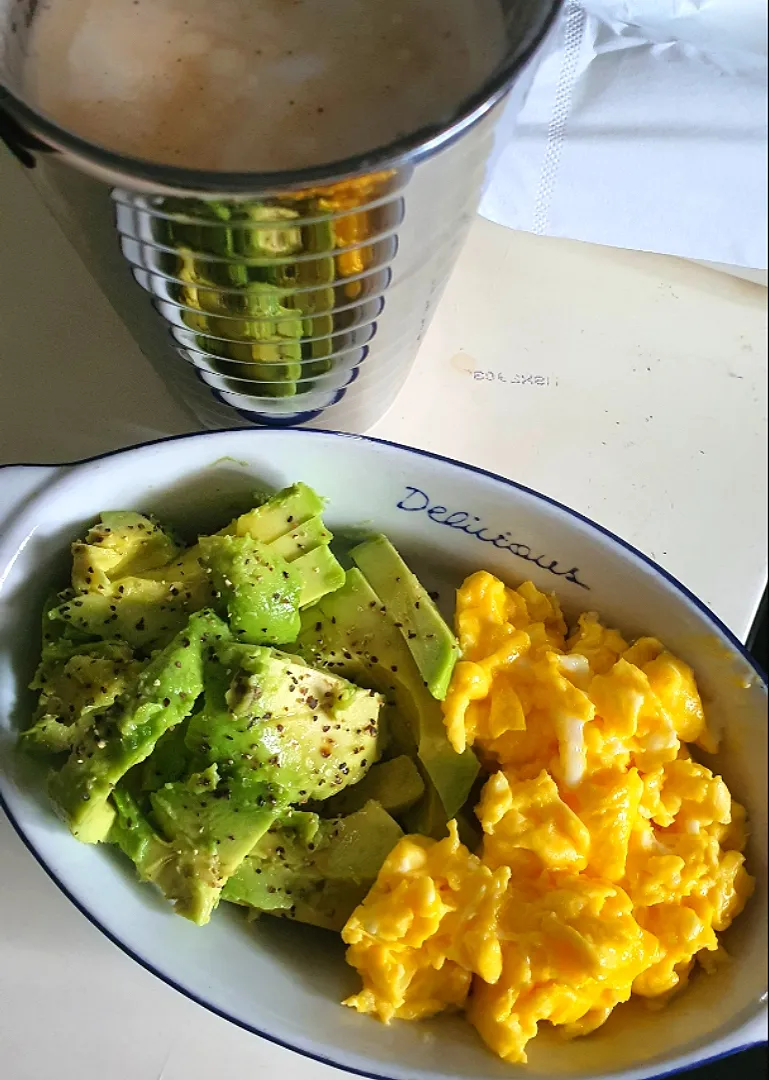 😍🥑🍳Good morning breakfast with latté 😋|🌷lynnlicious🌷さん