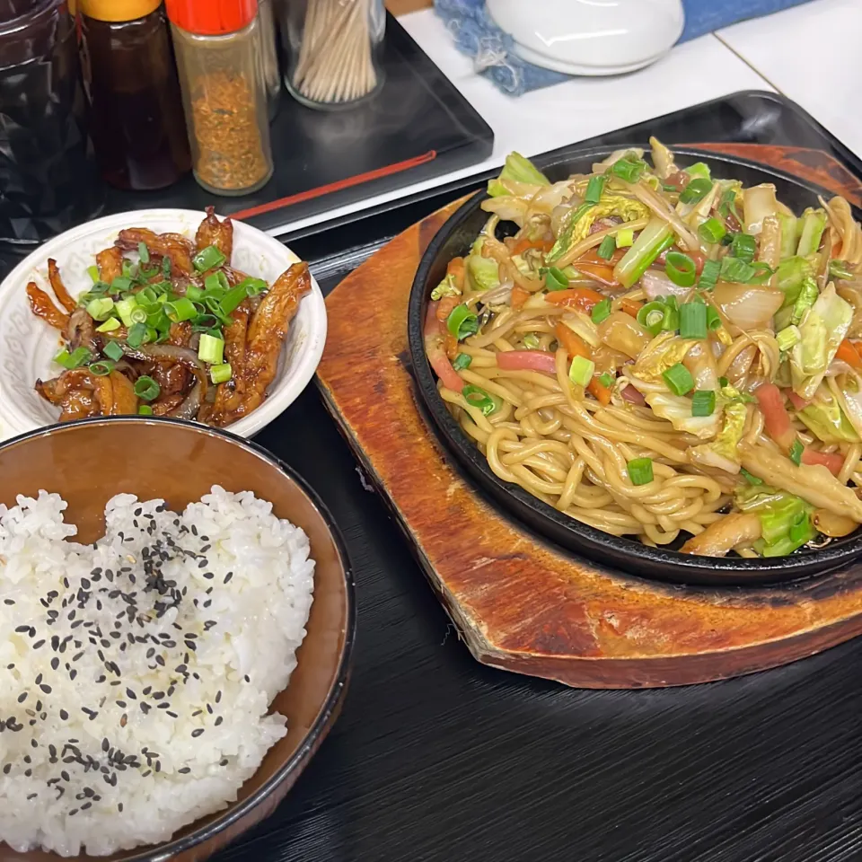 焼きちゃんぽん焼きホルモン定食in佐藤ちゃんぽん|たくちゃんせんせーさん