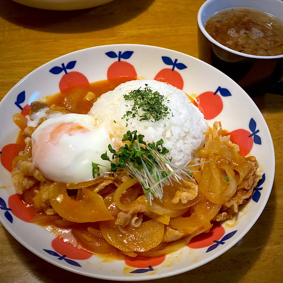 温玉のせハヤシライスと、オニオンスープ|もえさん