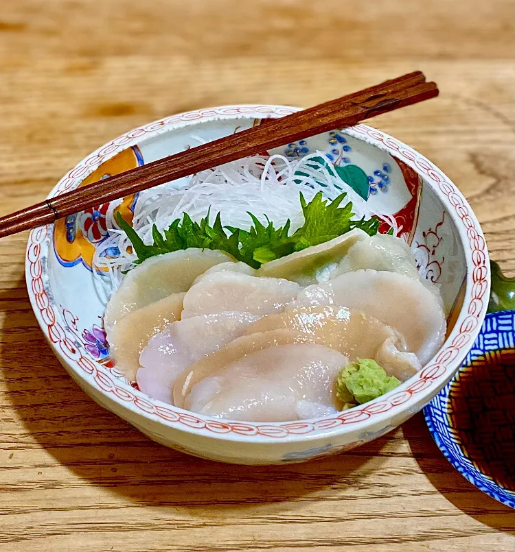 「梅醤油deさっぱり貝刺し晩酌🍶」
大根の煮物  揚げ出汁豆腐
豚汁を添えて 晩ごはん💦|ばくあんしゃさん