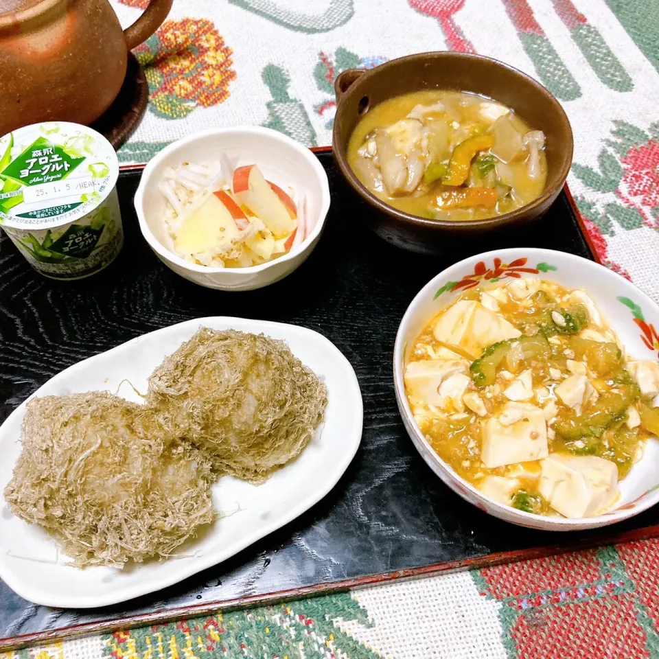 grandmaの晩ごはん☆ 今夜はとろろ昆布巻きおむすび🍙
冷凍してたゴーヤで麻婆豆腐を|kaoriさん