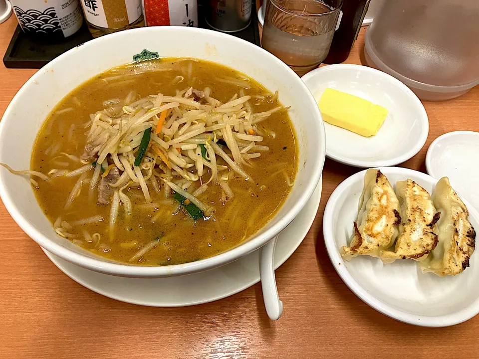 味噌バターラーメンと餃子|しのぶさん