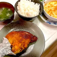 おっさんご飯　グラタン　サラダ　汁　唐揚げ🍗|ひげおやじさん