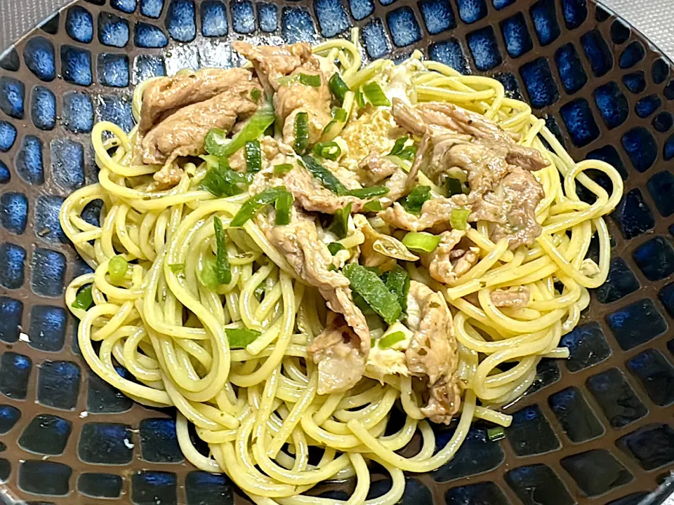 豚肉炒めとバジルソースパスタ|あべたかひろさん