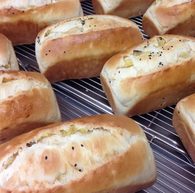 年末年始用のパン🍞
「サツマイモのローフ🍠」
りんご🍎&レモン🍋を隠し味に焼いてみました|ばくあんしゃさん