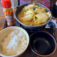 鶏カレー坦々鍋定食| しのぶさん