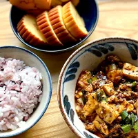 黒麻婆豆腐、伊達巻き、黒米入りご飯|アッコちゃん✨さん