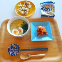 今日の昼食　サッポロ一番塩とんこつラーメン、切り干し大根のキムチ和え、焼売|pinknari🐰🌈さん