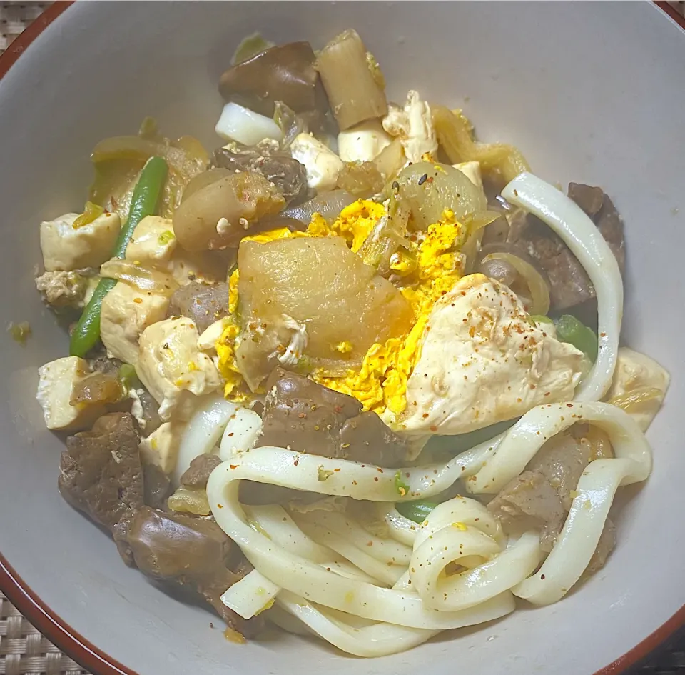 鶏レバ豆腐煮込みうどん|すくらんぶるえっぐさん