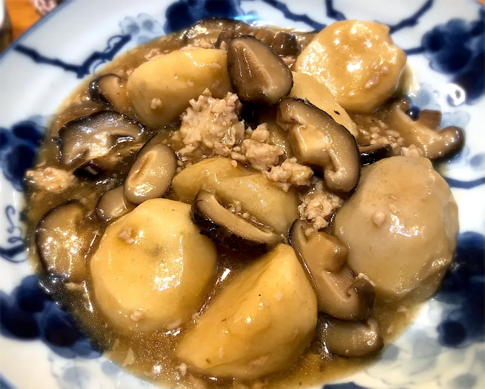 里芋と椎茸の鶏そぼろ煮|じゅんさんさん