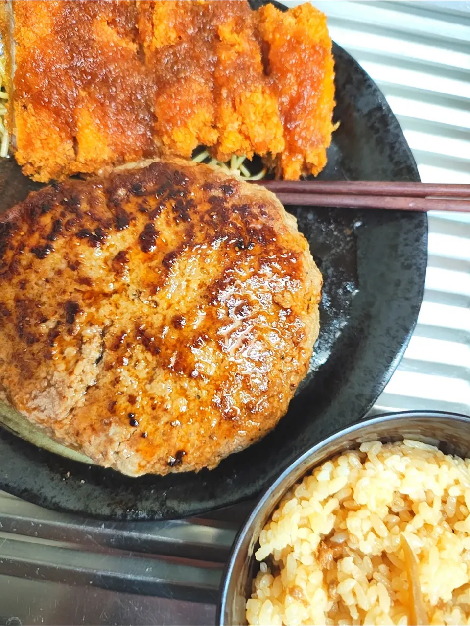 チキンカツのおろしポン酢と牛100ハンバーグと鶏飯|時雨さん