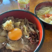 牛丼に生姜をたっぷり|さんだーさん