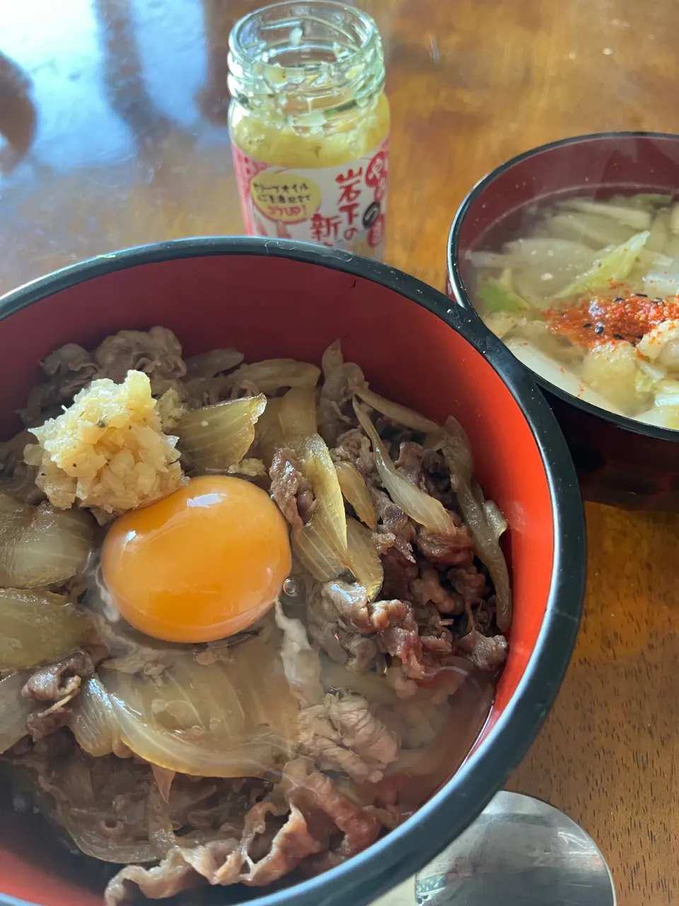 牛丼に生姜をたっぷり|さんだーさん