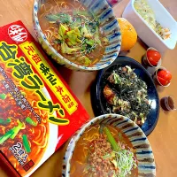 戴き物の台湾ラーメンにお野菜たっぷり入れて〜辛い🥵！|さくたえさん