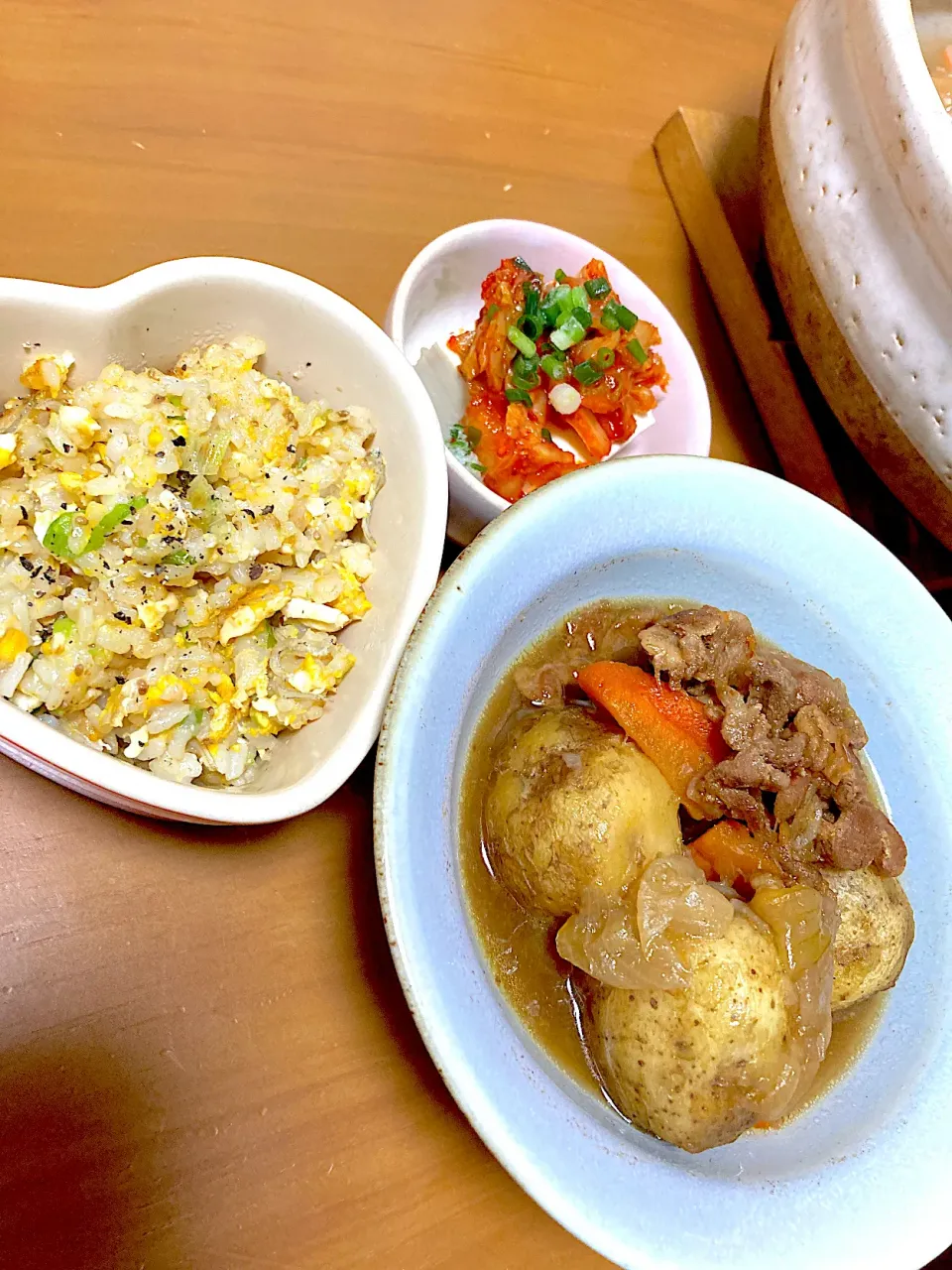 皮ごと肉じゃが、炒飯、キムチやっこ❀.(*´◡`*)❀.|さくたえさん