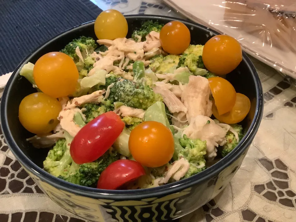 サラダチキンとブロッコリー🥦のサラダ🥗😋|アライさんさん