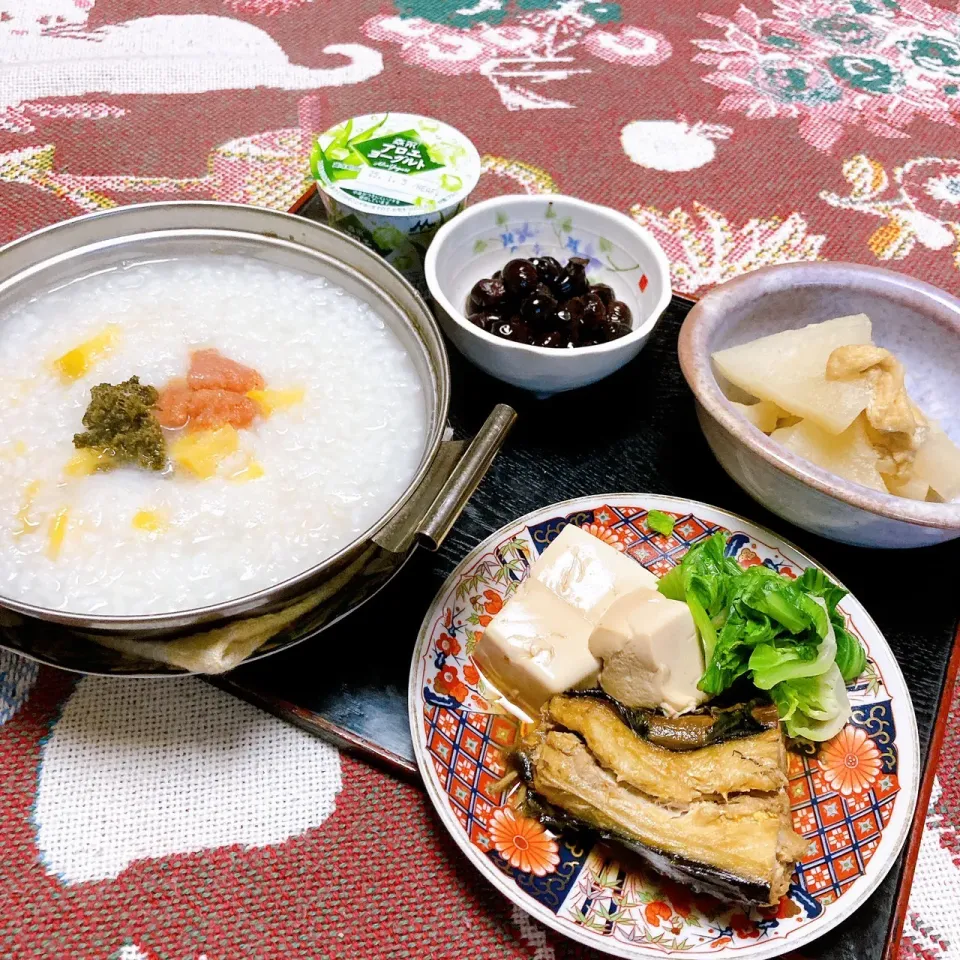 grandmaの晩ごはん☆ 今夜はさつま芋のお粥に明太子､葉山椒の佃煮…煮大根、焼き鯖のアッサリ煮…黒豆が炊けました…一皿、味見|kaoriさん