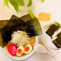 今日の最強パワフル幸せ朝ごはん^ - ^白髪ネギラーメン🍜おにぎりセット🍙|HAMI69さん