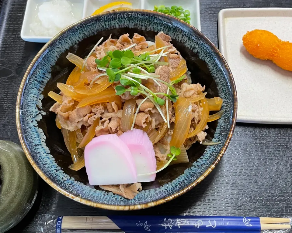 肉ぶっかけとうずら卵フライ　［手打ちうどん　つばめ］|かおるさん