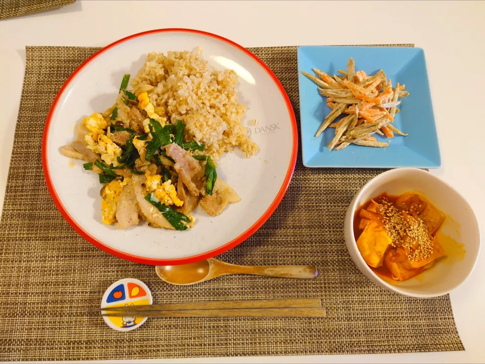 今日の夕食　豚ニラ玉丼、ごぼうサラダ、豆腐チョリム|pinknari🐰🌈さん