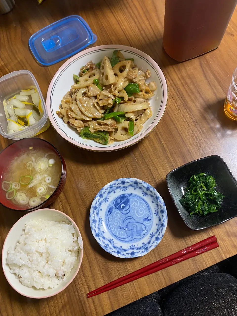 夜　蓮根と豚肉の甘辛炒め､菊菜のナムル|みちくんさん