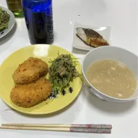 晩御飯☆さごし（おろし醤油）☆豆苗とツナのペペロンチーノ炒め☆コロッケ☆ふかひれ（風）スープ|Saharaさん