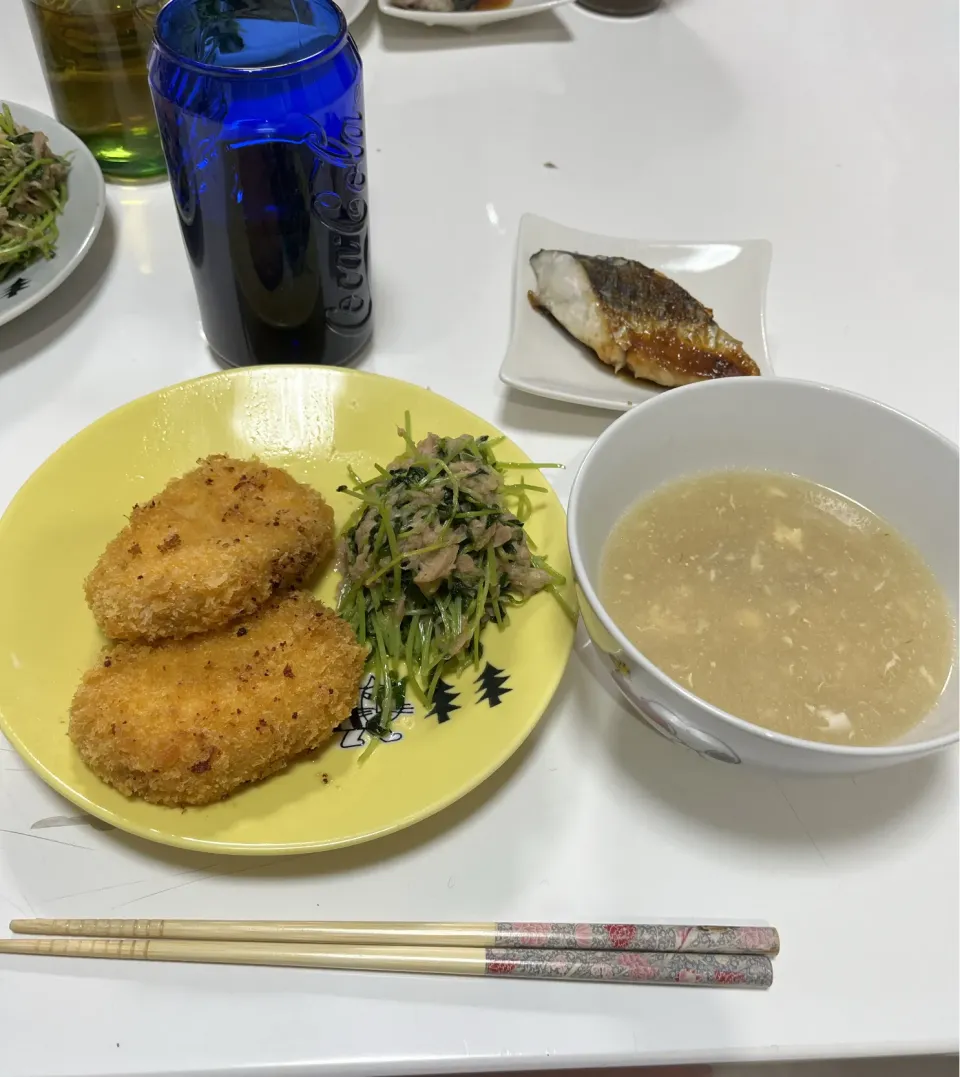 晩御飯☆さごし（おろし醤油）☆豆苗とツナのペペロンチーノ炒め☆コロッケ☆ふかひれ（風）スープ|Saharaさん