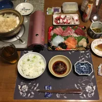 宮野食品さんのしお豆を使った豆ご飯、湯豆腐鍋、刺身盛り合わせ、胡麻高菜漬け、烏龍茶、自家製バナナケーキ、みかん(夕飯)|enarinさん