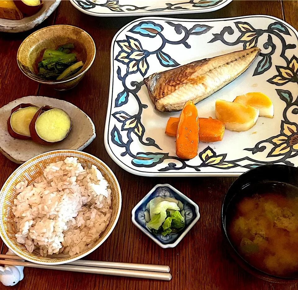 晩ごはん♯塩鯖焼き♯根菜味噌焼き|小松菜さん