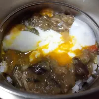 潰れた生タマゴ乗せ麻婆茄子丼| darkbaronさん