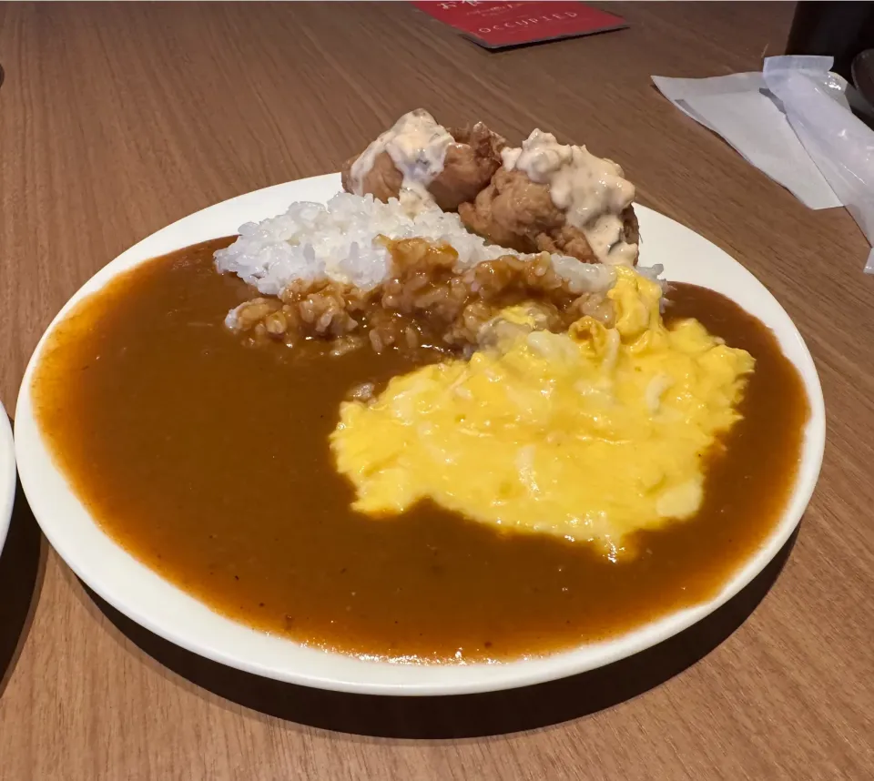 チキン南蛮カレー、スクランブルエッグトッピング|buhizouさん