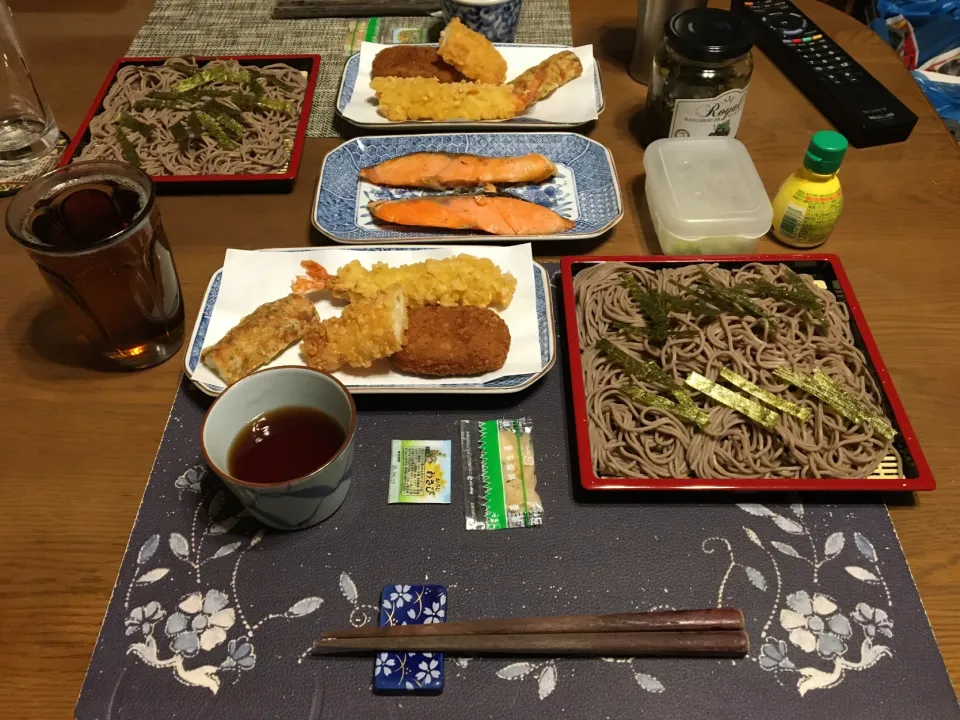 年越しそば(天ざるそば)、銀鮭塩焼、胡麻高菜漬け、烏龍茶(夕飯)|enarinさん