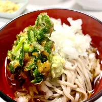 My family enjoys the Japanese tradition of eating soba noodles on the last day of the year, 31 December.|gonbenさん