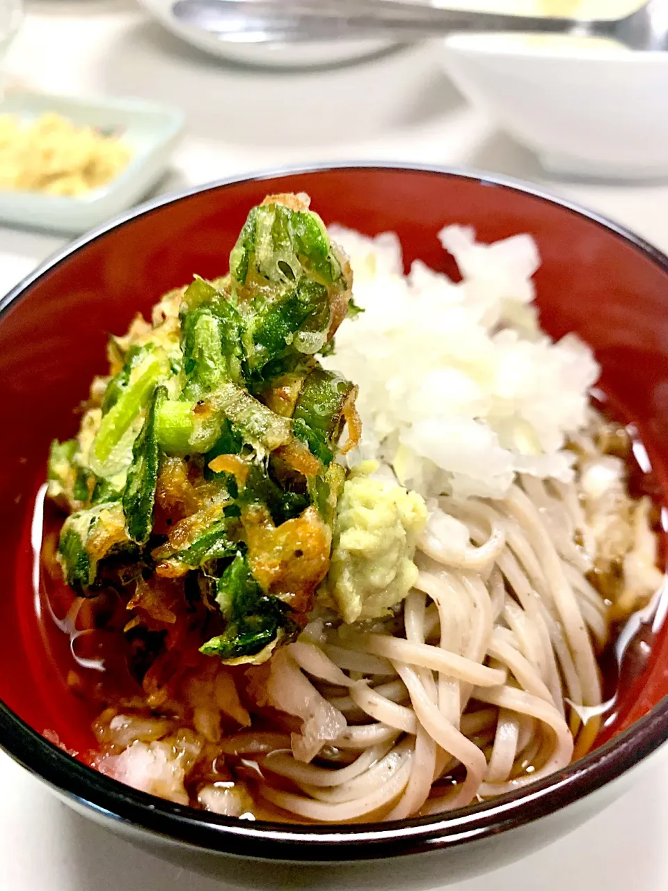 My family enjoys the Japanese tradition of eating soba noodles on the last day of the year, 31 December.|gonbenさん