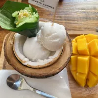 COCONUTS ICE CREAM MANGO STICKY RICE|中さん