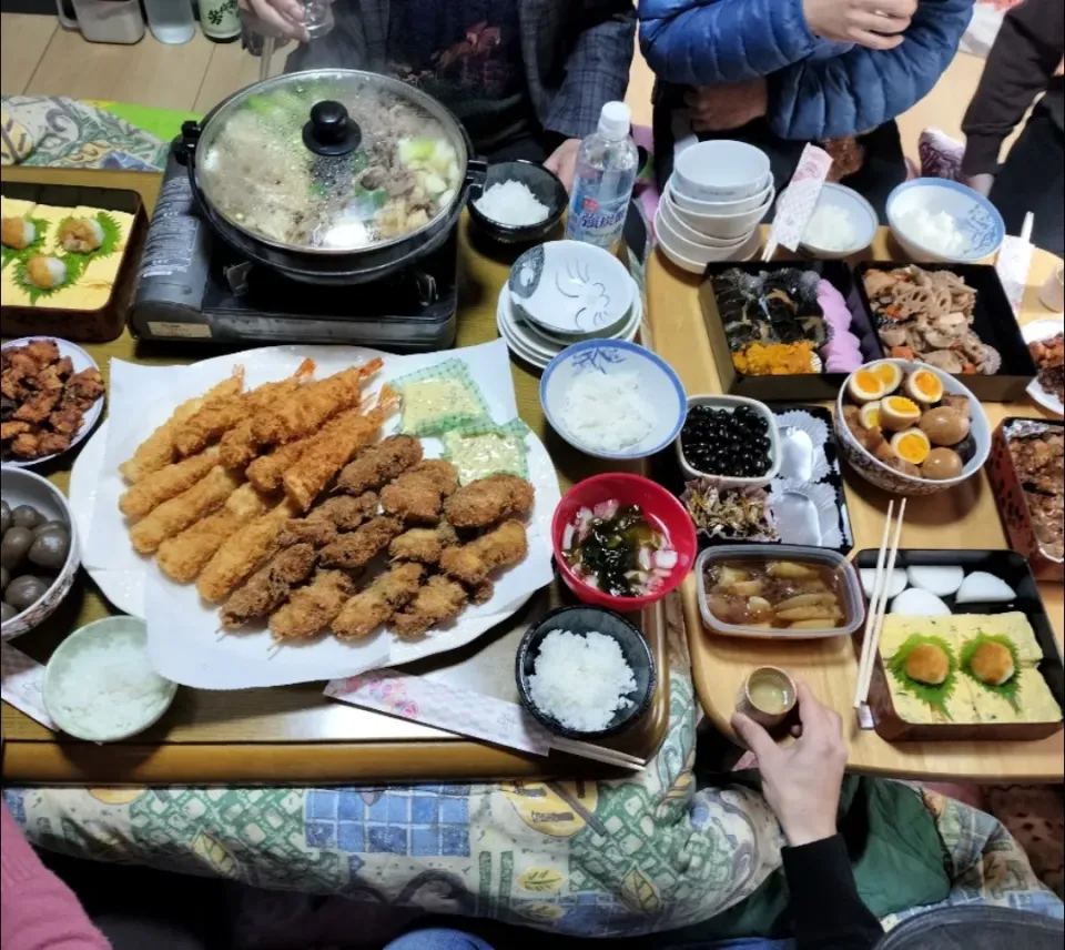 🎍2025年🌅手作り料理持ち寄りコタツで新年会🍶|みよぱさん