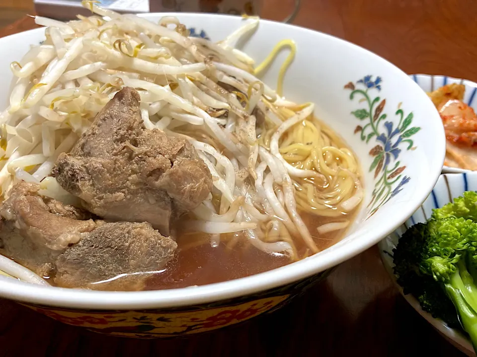 スペアリブ入りラーメン|くまとらさん