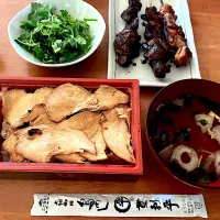 初詣からの #昼飯　登利平竹弁当、ミツバ沢山お吸い物、焼き鳥|ms903さん