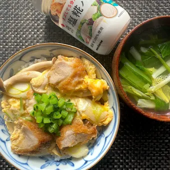 Snapdishの人気料理写真:柔らかいヒレカツの卵とじ丼