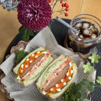 1/3❤︎ハムカツたまごのわんぱくトーストサンド🥪🌱

＊ グランディールエグラ角食パン
＊ ハムカツ
＊ 半熟たまご
＊フリルレタス・トマト•千切りキャベツ|Makinsさん