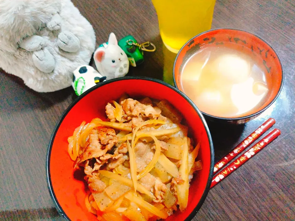 牛丼、里芋と豆腐の味噌汁|サトリさん