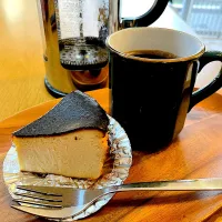 バスク風チーズケーキでコーヒーブレイク| Mikaさん