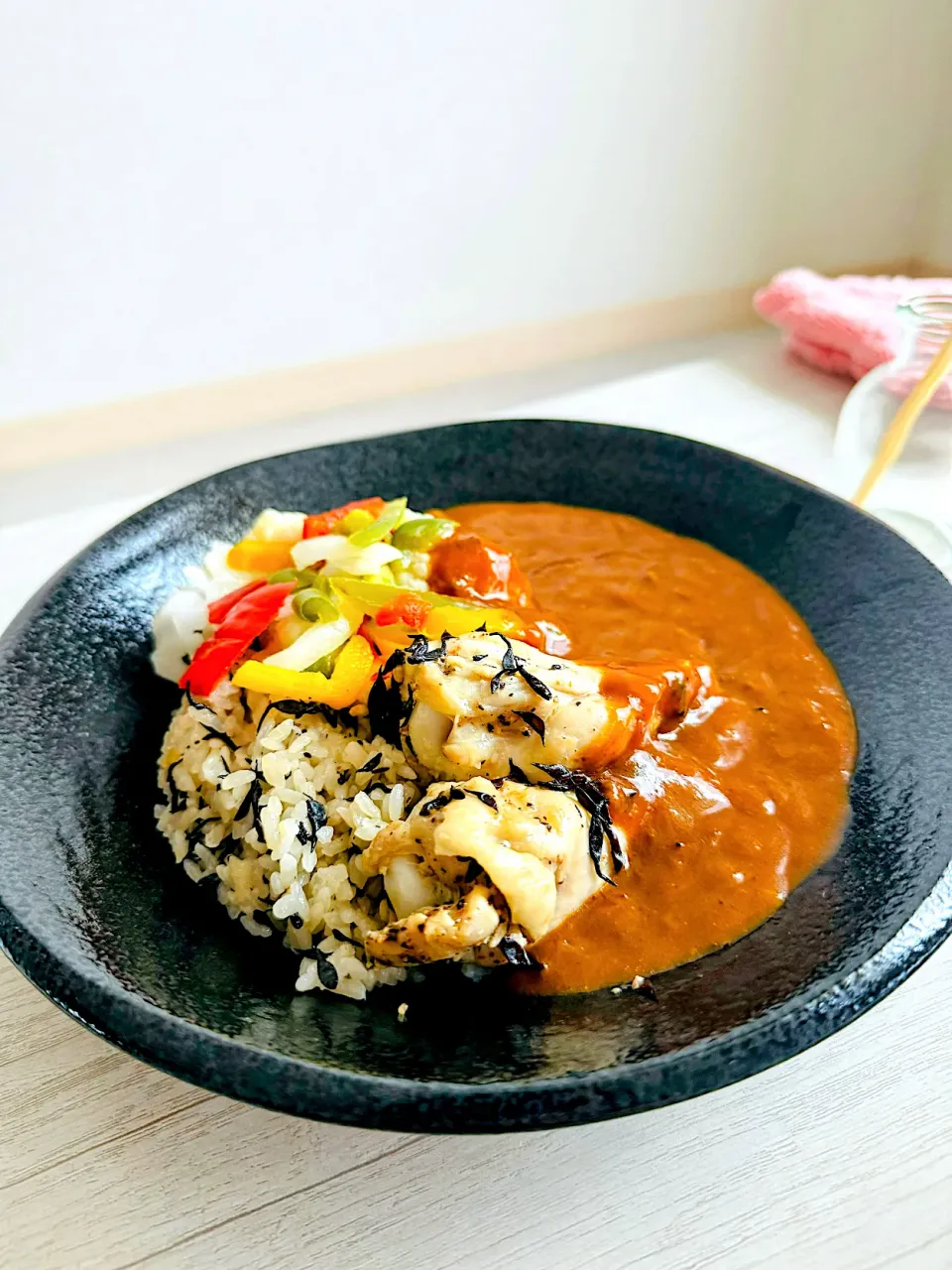 ひじきご飯に手羽元カレー|tap.rinさん