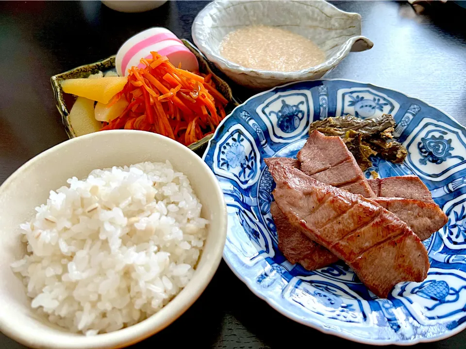 牛たん麦とろ定食|ぴーまんさん