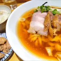 【食べログ TOP 5000 選出店】 
手打 親鶏中華そば 綾川 
親鶏中華そば 中太麺 
(中太麺or極太麺の選択、860円)
＋親かわ×2 (別皿、50円×2) 
＋小ライス (100円) 
＠恵比寿5分 
(JR渋谷駅から徒歩20分)
25004
〈醤2塩1噌󠄀0タ1昆0冷0出0F0〉|大脇さん